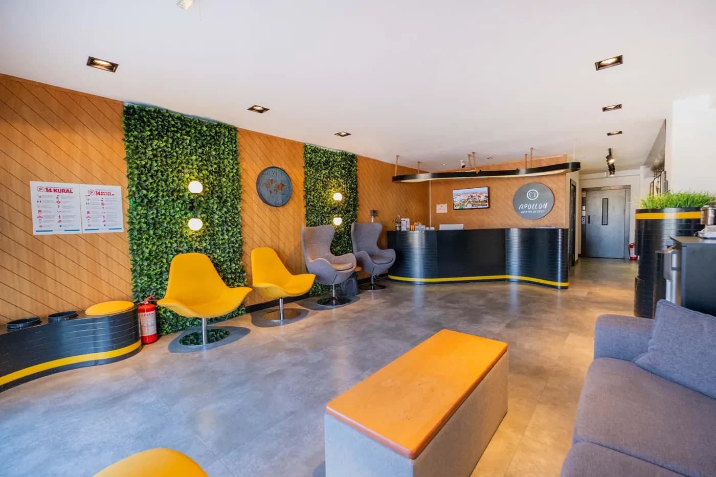 Reception desk with wood details and yellow armchairs